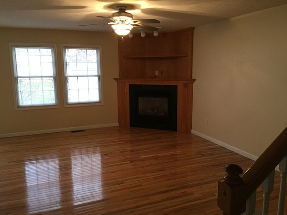 Living Room/Fireplace