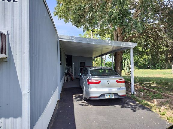 3rd image of 102 N Erie Dr
