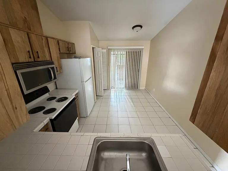 2714 Adela Ave — Photo 3
