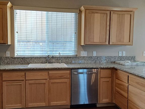 5th image of 2204 Estes Rd