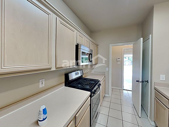 3rd image of 285 Mesa View Dr