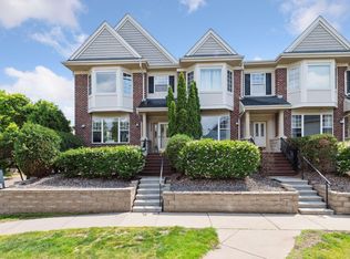 8222 Golden Valley Rd, Golden Valley, MN 55427