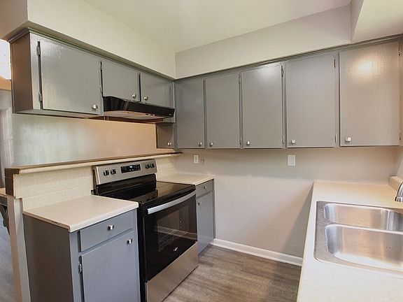 5th image of 309 E Houston St #208