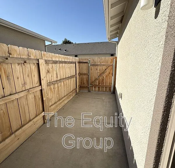 505 S Summit St #103 — Photo 15