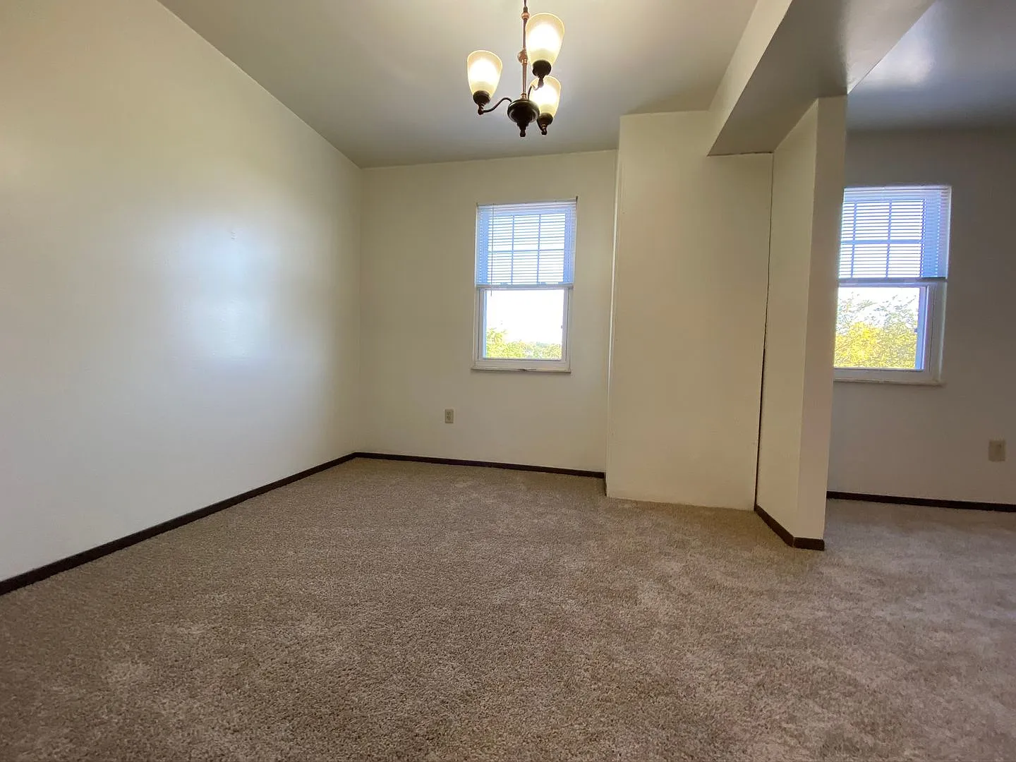 North Hills 2 BR Apartment! Perfect Location - Close to Parks, Schools & Entertainment! — Photo 4