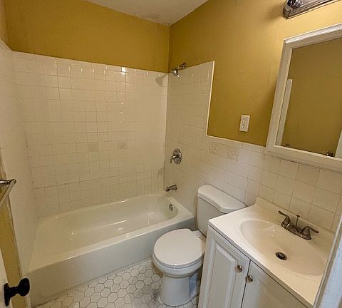5th image of 628 Gainsville Ave
