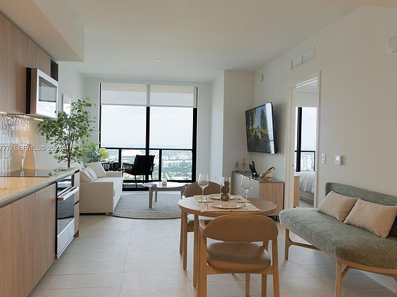3rd image of 601 NE 1st Ave #4704