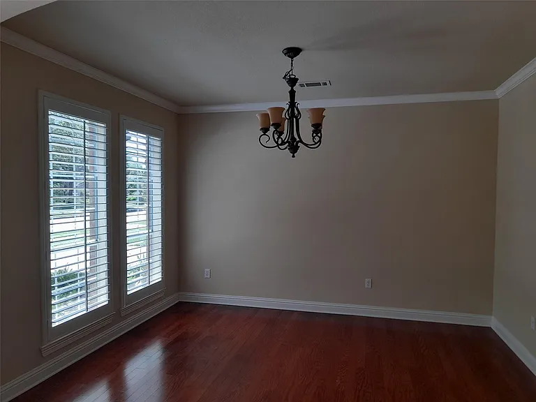1722 Parklake Vlg — Photo 8