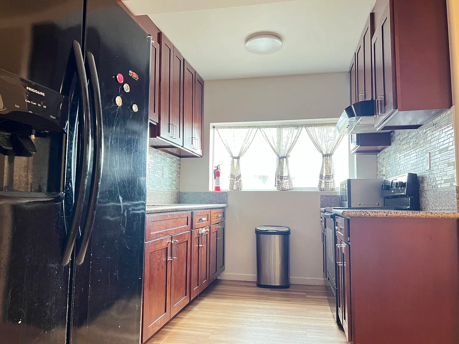 2 bed, 800 sqft, $2,500 — Photo 4