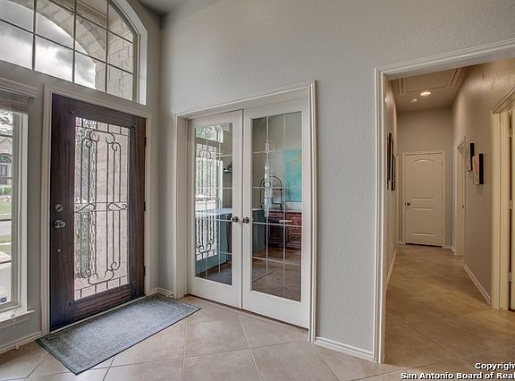 2nd image of 615 Oak Cascade