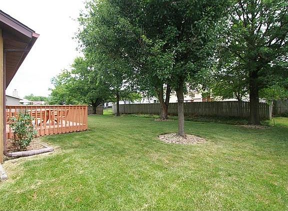 4th image of 900 Fox Glenn Ln