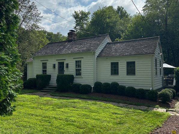 112 Newtown Tpke