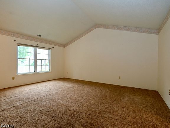 5th image of 541 Petunia Ln