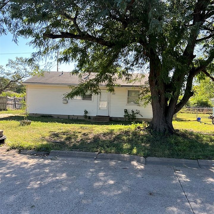 2nd image of 1909 Dover Dr