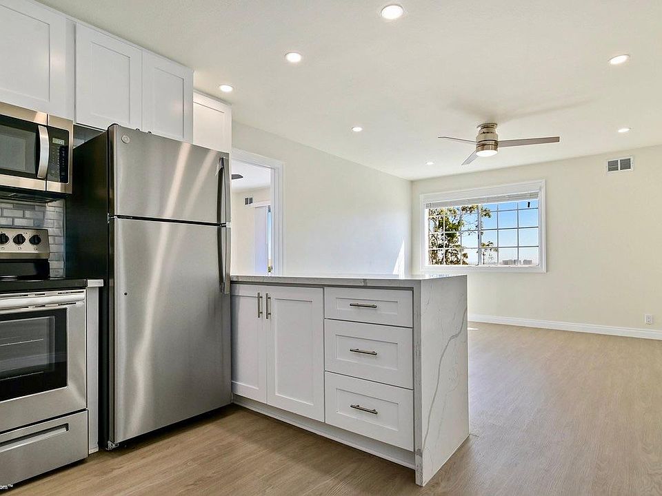 Beautiful open concept kitchen and living room!