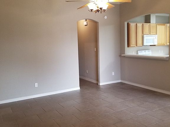 3rd image of 3831 Oldenburg Ln
