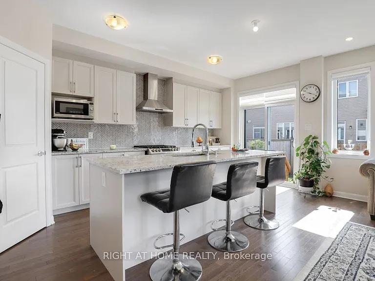 900 Serrano St — Photo 13