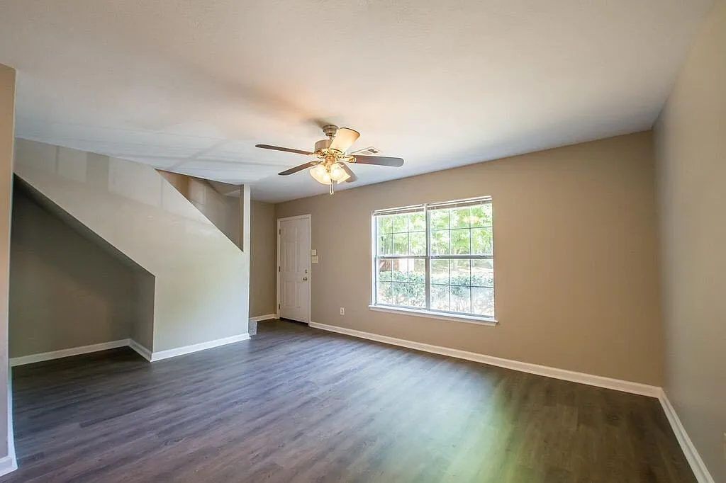 4 bed, 3.0 bath, 1280 sqft, $1,350 — Photo 4