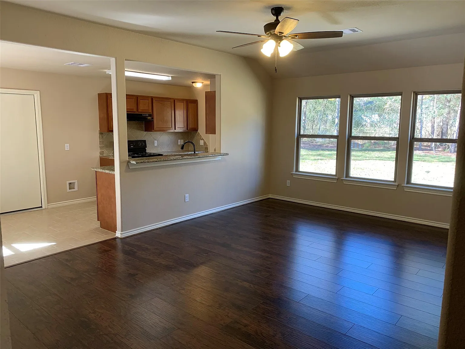 3 bed, 2.0 bath, 1109 sqft, $1,775 — Photo 3