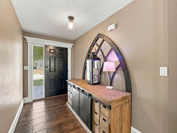 4th image of 924 NE Otter Ridge Cir