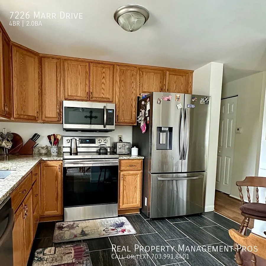 Fully Fenced Single Family Home w/ 1 Car Garage! — Photo 3