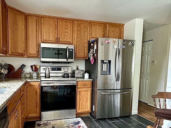 3rd image of 7226 Marr Dr
