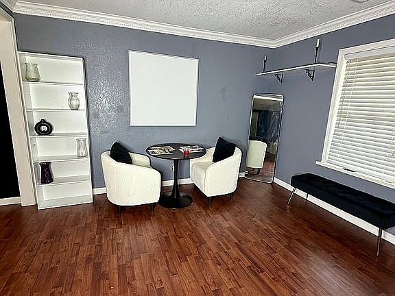 5th image of 2576 Park Rd