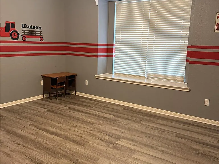 5600 FM 1466 — Photo 38