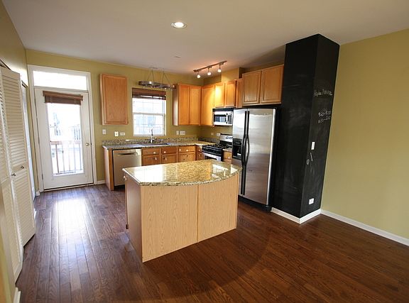 4th image of 2604 W Bloomingdale Ave