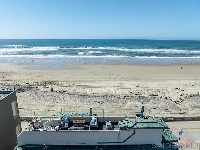 3911 Ocean Front Walk — Photo 23
