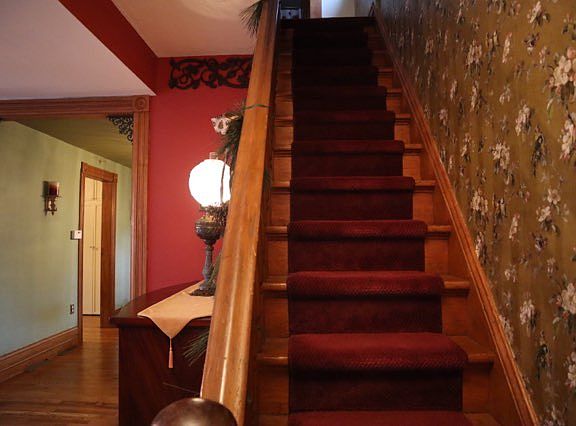 4th image of 519 Horton St