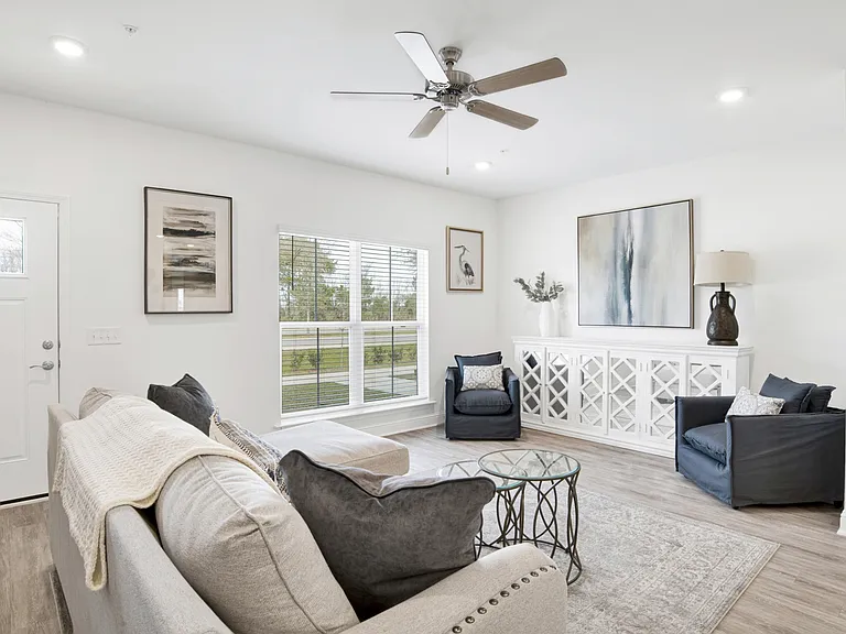 26963 Port Washington Ln #26963 — Photo 13