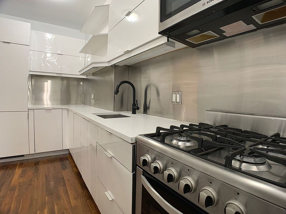 1st image of 455 Hudson St APT 16