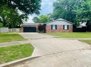 1863 Surrey Dr, Pryor, OK 74361