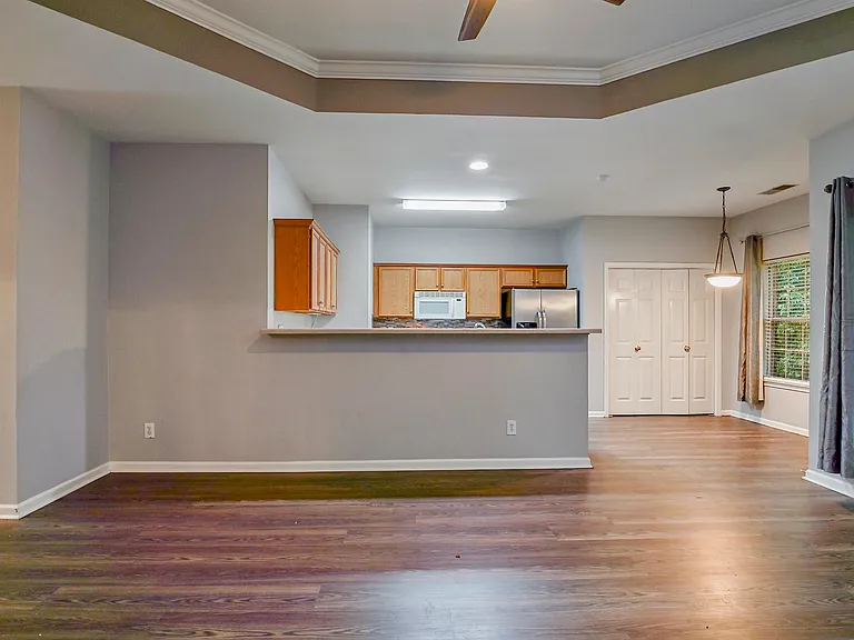 560 Summit Cir — Photo 7