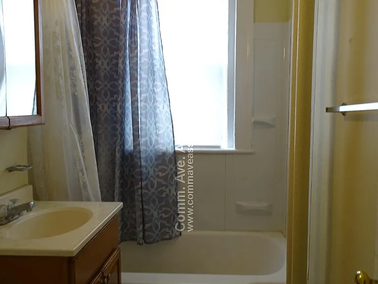 68 Woodstock Ave #11 — Photo 4