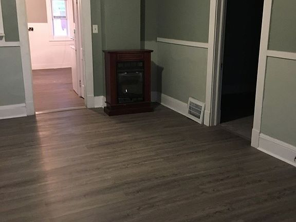 4th image of 3006 Montclair Ave