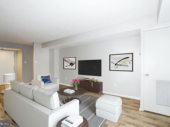 3rd image of 7401 Westlake Ter APT 812
