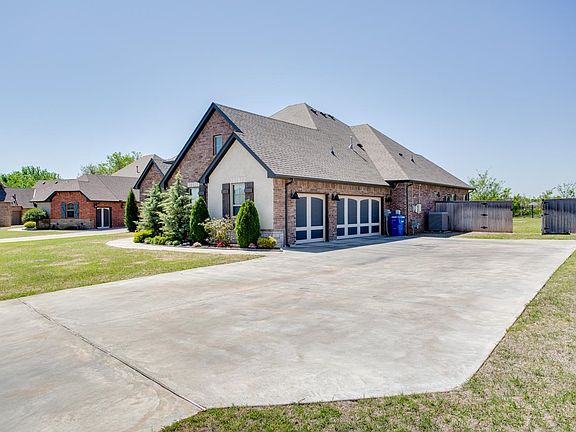 2nd image of 2617 Belle Crossing Dr