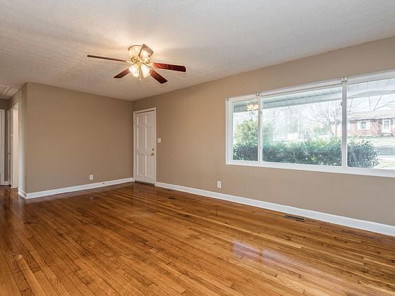 2nd image of 101 King St