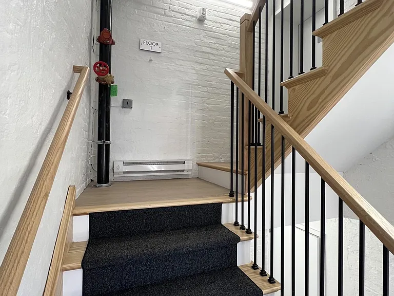 141 Christopher Columbus Dr #2 — Photo 31