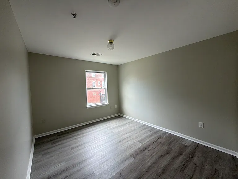 961 Bergen St #2B — Photo 4
