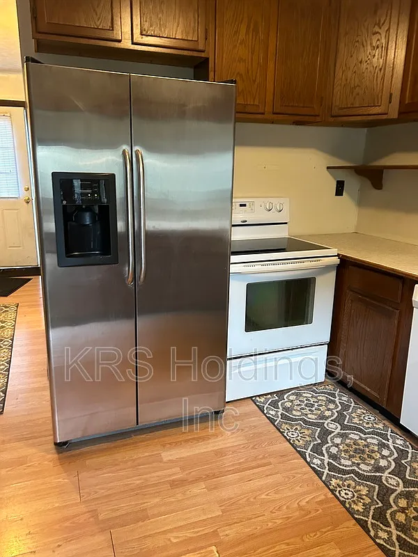 3 bed, 2.0 bath, 1250 sqft, $1,400 — Photo 2