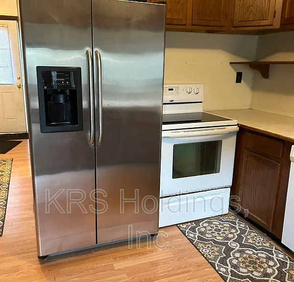 213 Spotswood Ln — Photo 2