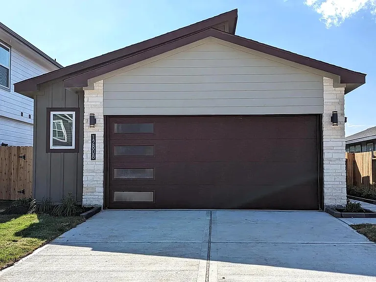 12808 Tokenhouse Ln — Photo 1