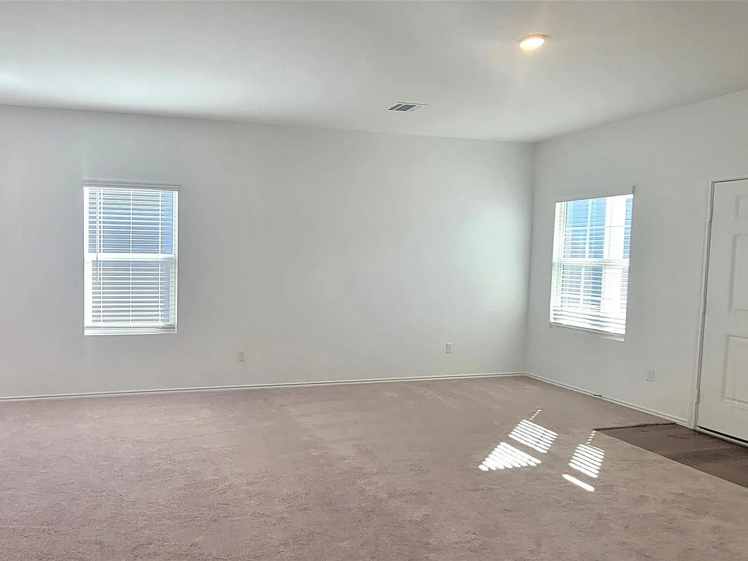 3 bed, 2.0 bath, 1266 sqft, $1,825 — Photo 4