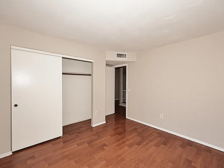 8935 W Windsor Ave — Photo 32