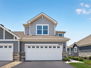 4135 Meadowridge Rd, Woodstock, IL 60098