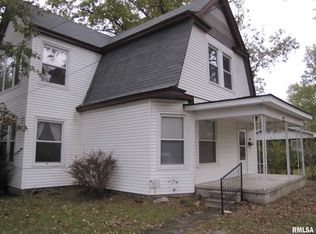 600 W Schwartz St, Salem, IL 62881