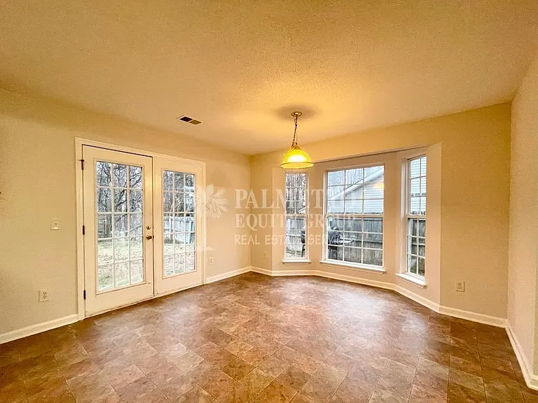 5715 River Glen Dr — Photo 4